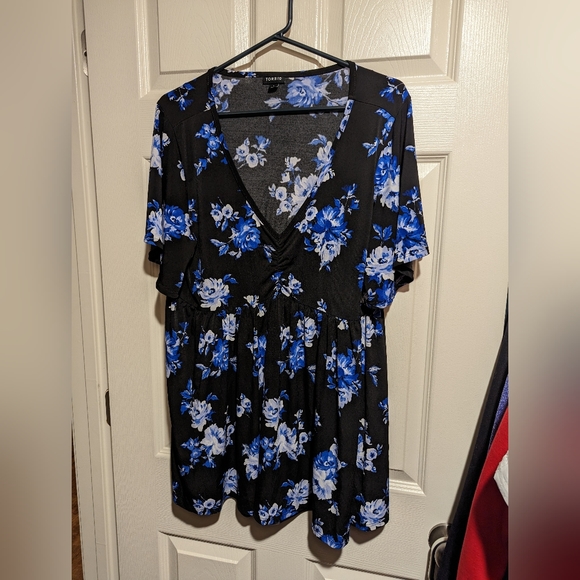 Torrid floral blouse - Picture 1 of 3
